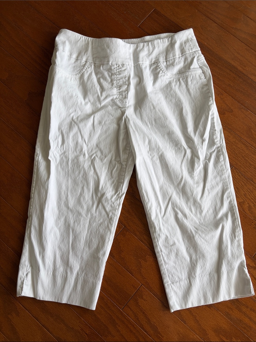 Ruby Rd. White Cropped Pull-On Capris
